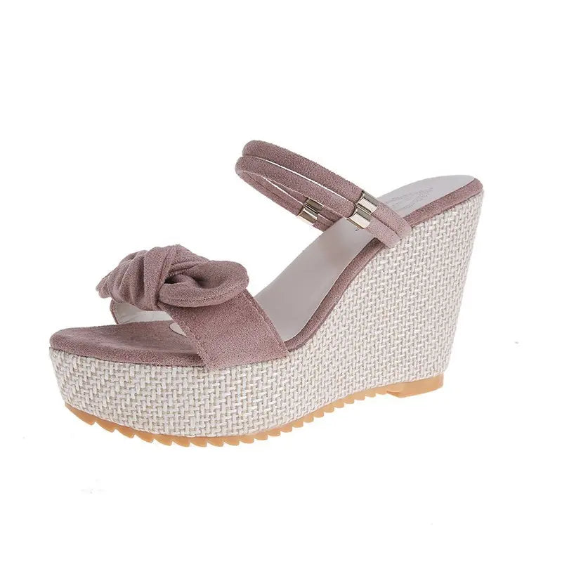 סנדלי פלטפורמה אלגנטיים- קלואי