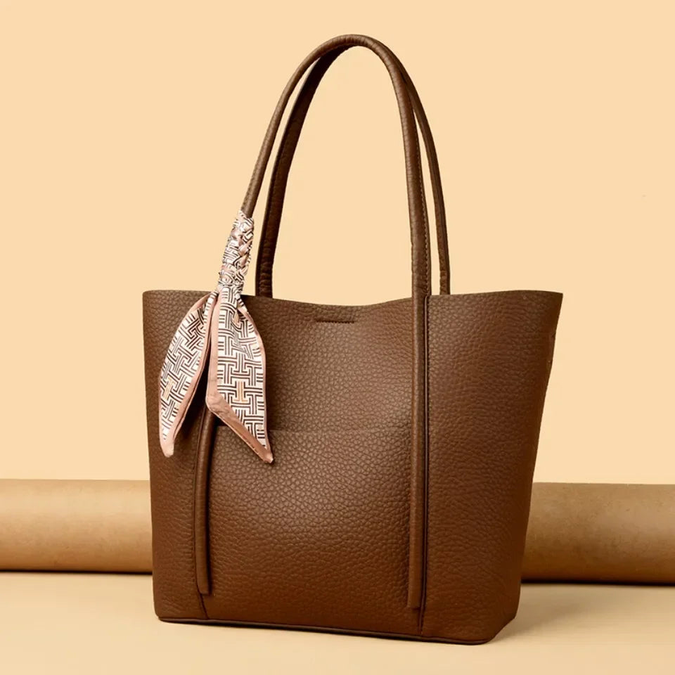 תיק יד- לוסי