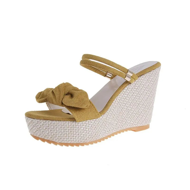 סנדלי פלטפורמה אלגנטיים- קלואי